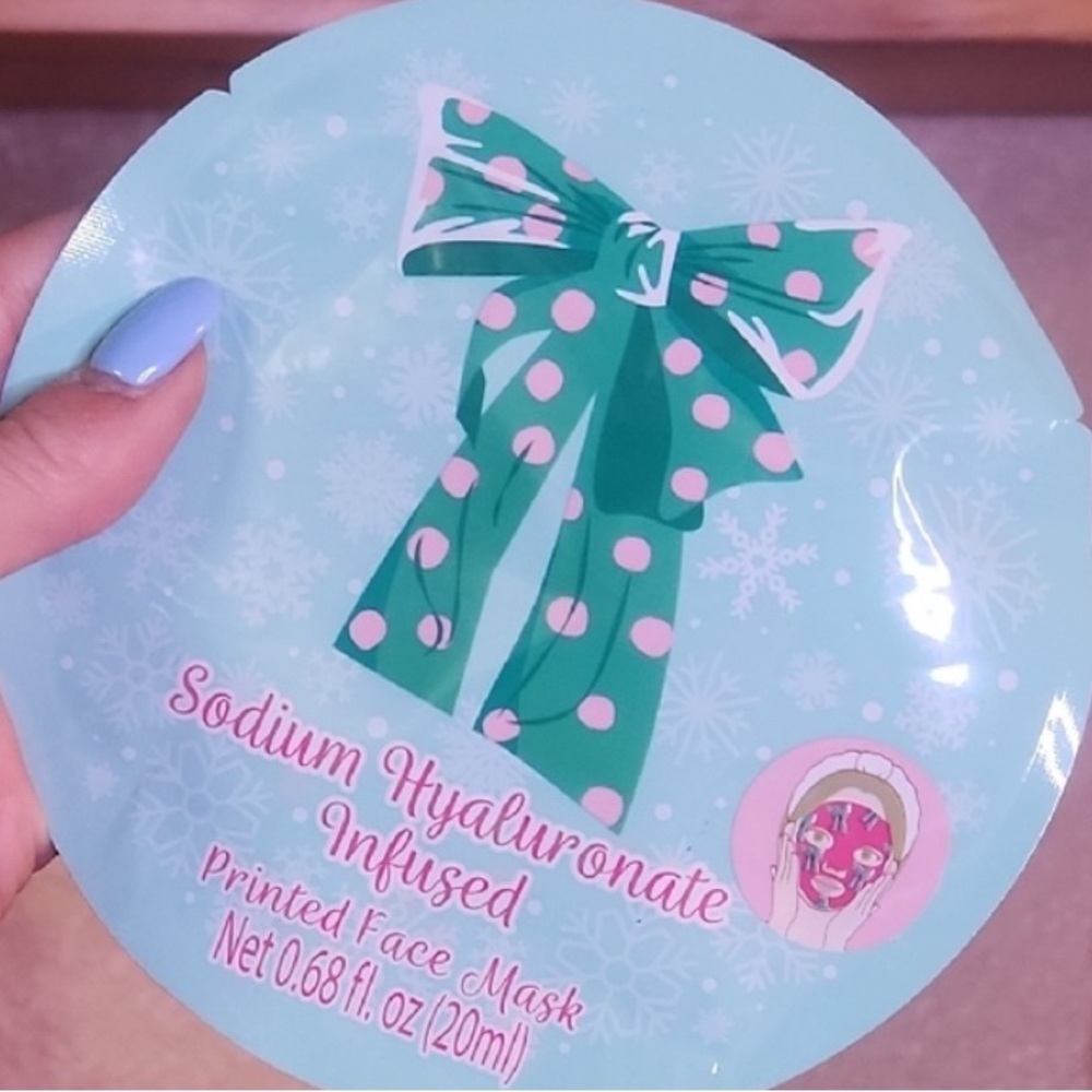 Hydrating Printed Face Mask in Mint Green & Pink Bow